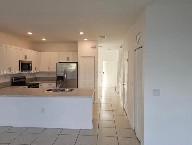 Foto del edificio - 607 NE 208th Terrace