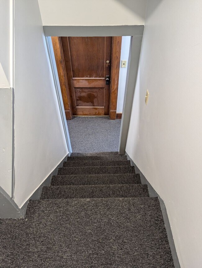 Foto del edificio - Newly Remodeled 2nd floor Apartment with v...