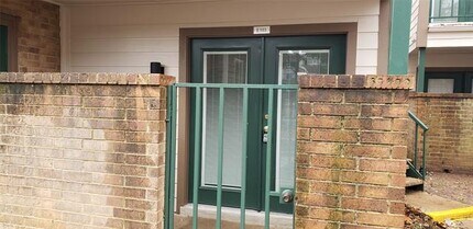 Building Photo - 2304 Balsam Dr