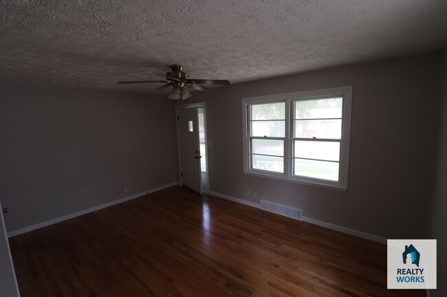 Building Photo - Nice South Lincoln 3 Bedroom Home