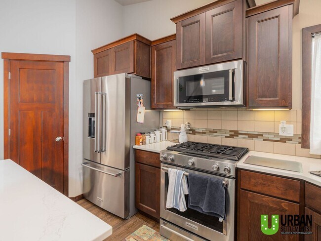 Building Photo - Modern Split-Level Home with Gourmet Kitch...
