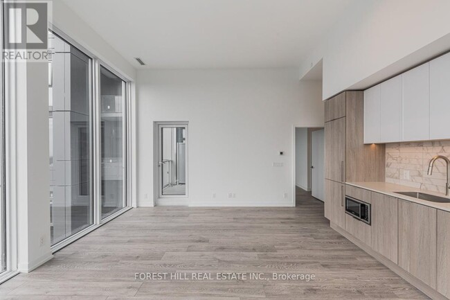 Photo du bâtiment - 2020-2020 Bathurst St