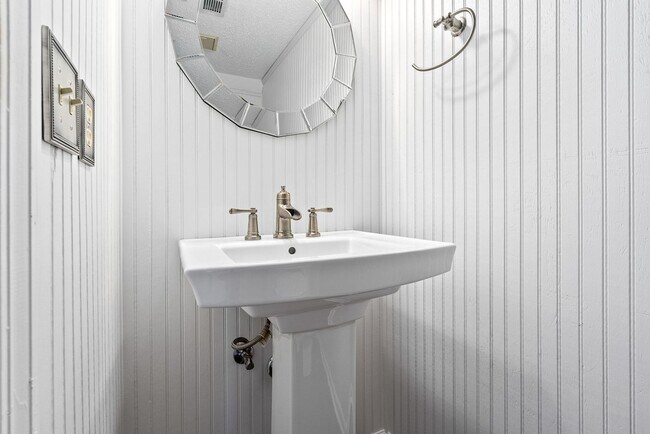 Foto del edificio - The Brookes Condos, Unit 02-09