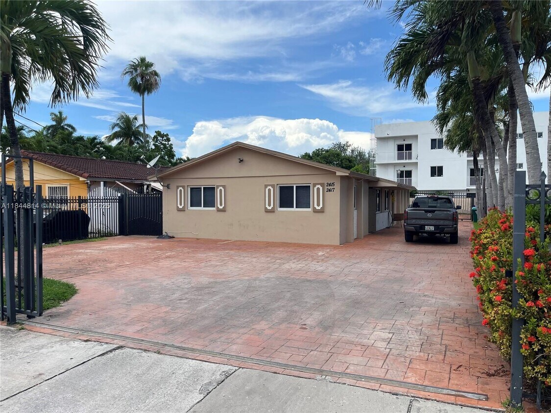 Primary Photo - 2415 NW 18th Terrace