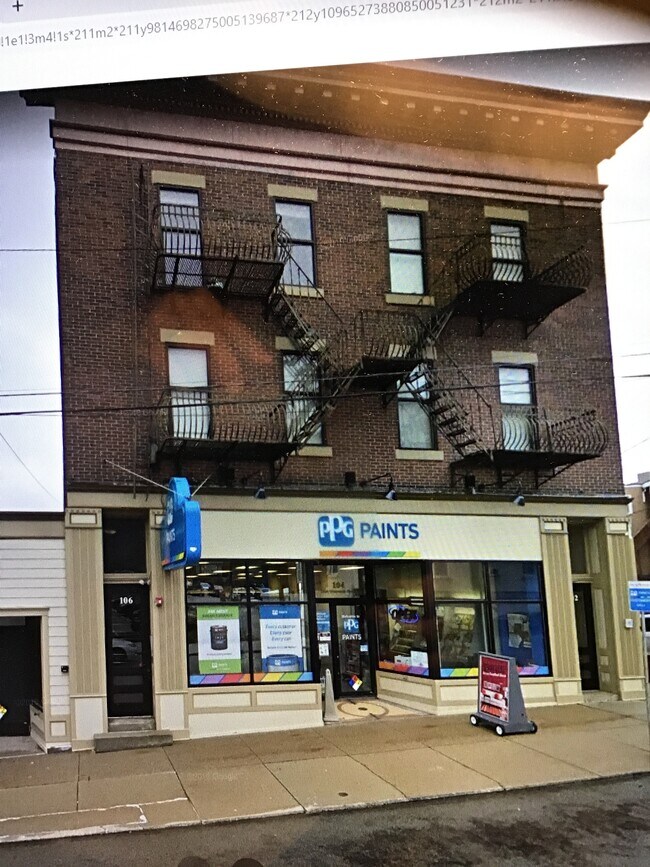 Building Photo - 106 E Otterman St