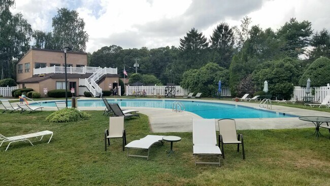 Foto del edificio - 75 Balance Rock Rd