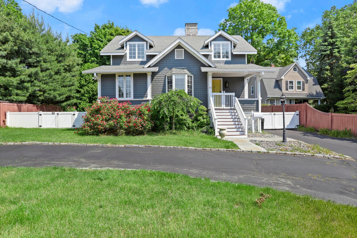 212 West Ave, Darien, CT 06820 House Rental in Darien, CT