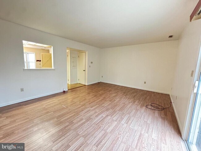 Foto del edificio - 16136 Clarence Ct