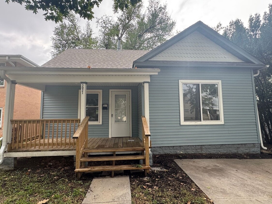 Primary Photo - Centrally located 4 bedroom 1 bath