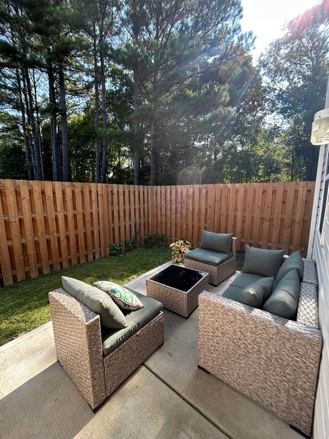 Fenced in patio great quiet shaded space - 11123 Whitlock Crossing Ct