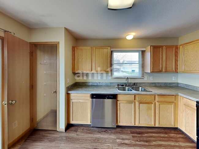 Building Photo - 1833 Kathiwade Dr