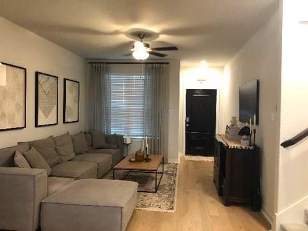 Foto del edificio - 2500 FOREST CREEK Dr