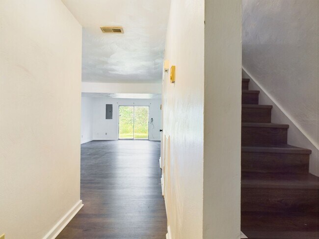 Foto del edificio - 812-814 Kilby Avenue