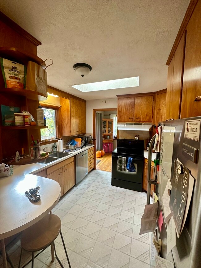 Building Photo - 131 Honness Ln