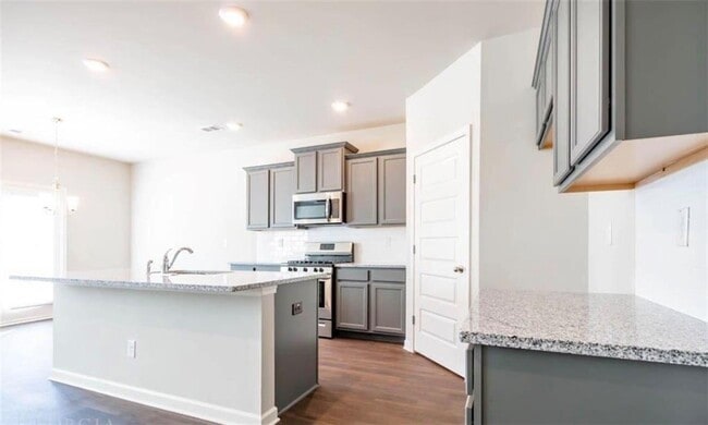 Foto del edificio - 639 Blue Juniper Cir