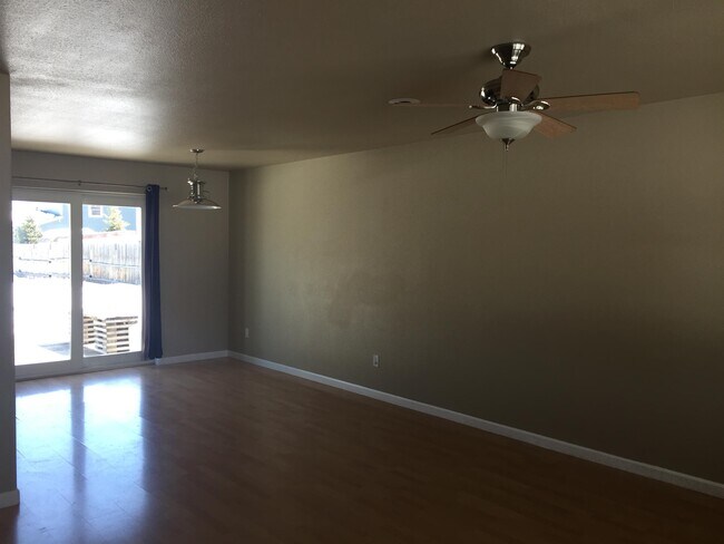 Foto del edificio - 441 Country Club Ln