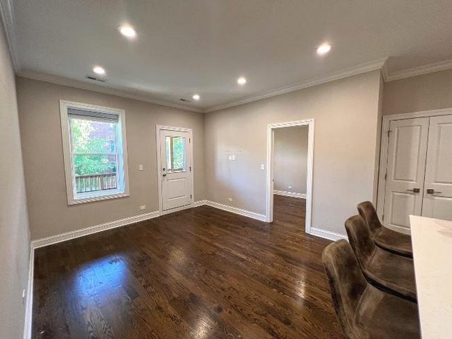 Building Photo - 1744 W Winnemac Ave