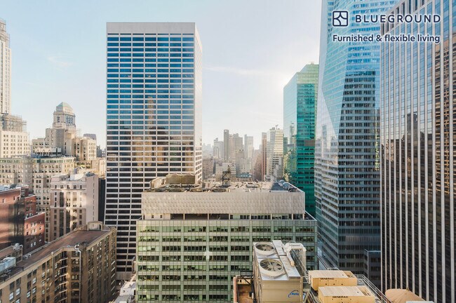 Foto del edificio - 70 W 45th St