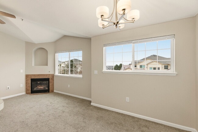 Building Photo - Beautiful 1 Bedroom Condo - Carport, Community and Gym available ASAP!