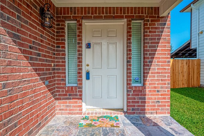 Foto del edificio - 5646 Tiger Lilly Way