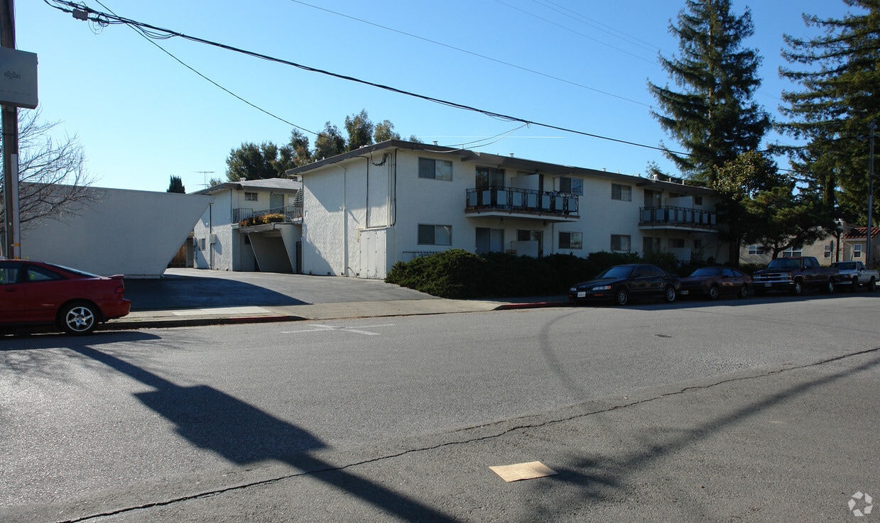 Building Photo - 775 Oak St