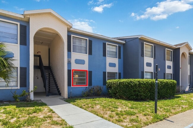 Building Photo - 2569 N Alafaya Trail