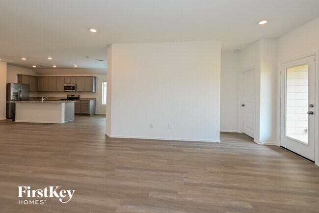 Building Photo - 207 Garnett St