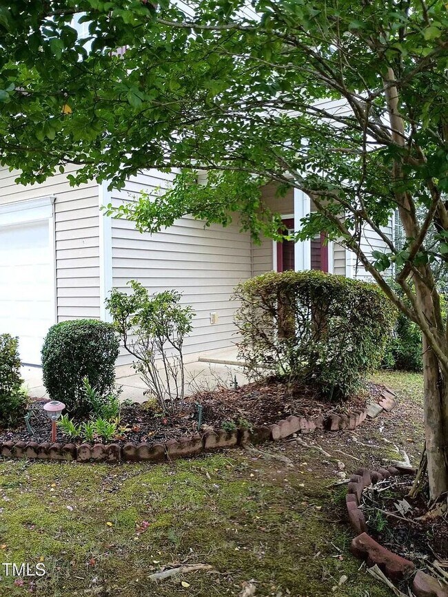 Foto del edificio - Sought After Riverwood Townhome!
