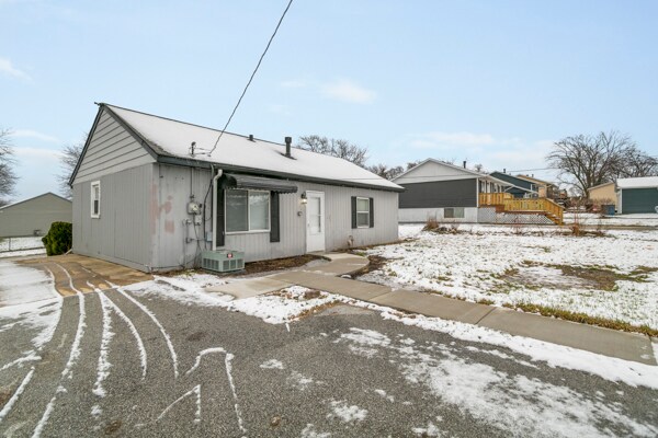 Building Photo - 22102 Hawthorne Way