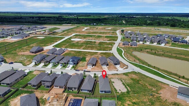 Building Photo - 29515 Pondview Dr