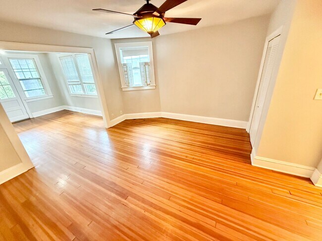Foto del edificio - **BEST DEAL**Ghent -2 Bedroom condo 2nd Fl...