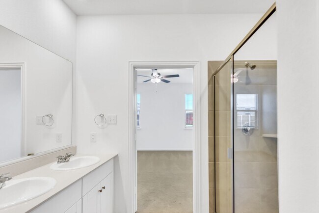 Building Photo - This single-story home has a smart layout ...