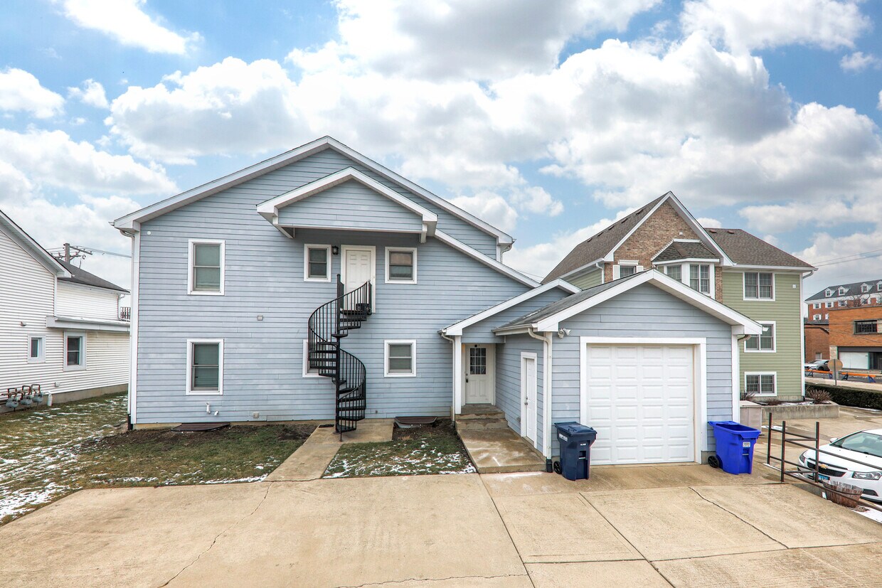 338 E Wesley St Unit 1, Wheaton, IL 60187 Room for Rent in Wheaton