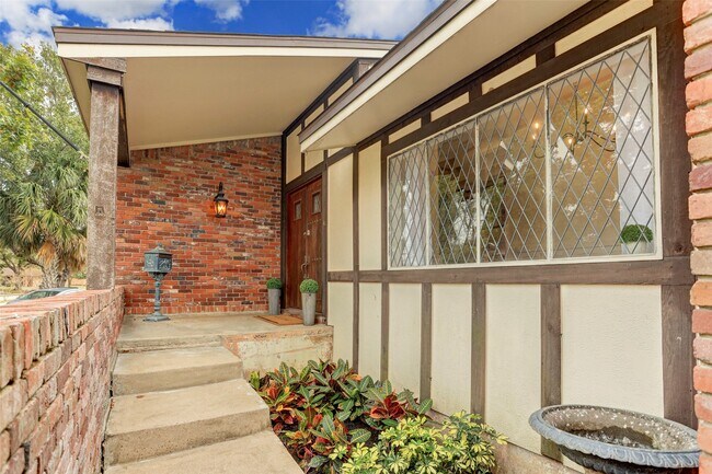 Foto del edificio - 4135 Breakwood Dr