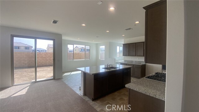 Foto del edificio - 743 Pinehurst St