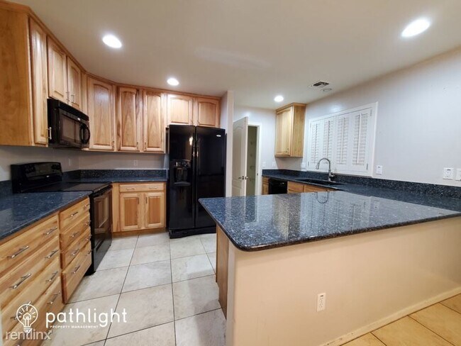 Foto del edificio - 4 br, 2 bath House - 10733 Taft Street UNIT