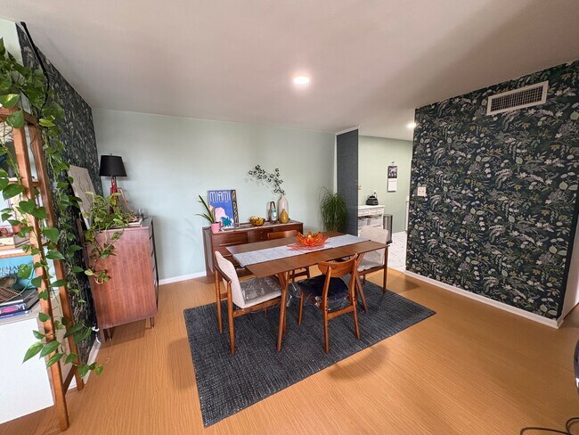 dinning room 1 - 4977 Battery Ln