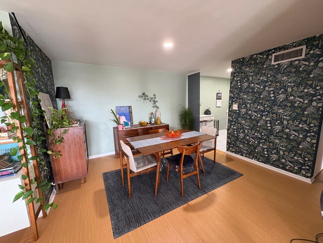 dinning room 1 - 4977 Battery Ln