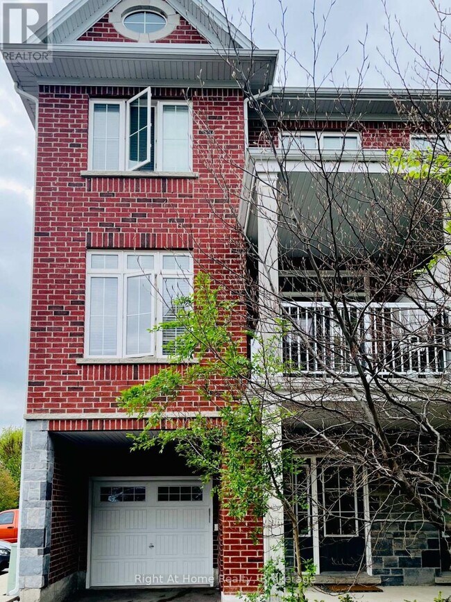 Photo du bâtiment - 181-181 Plains Rd W