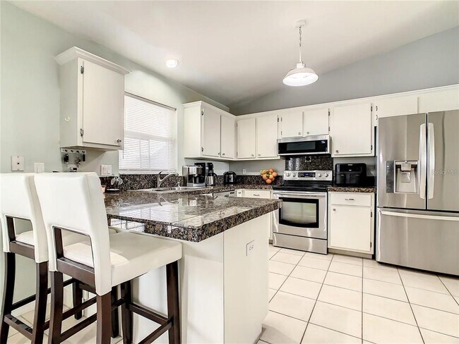 Foto del edificio - 421 Tropicana Pkwy E