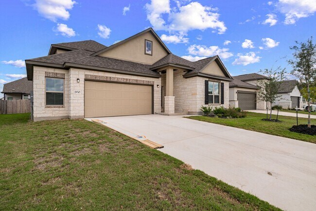 Foto del edificio - Charming Home Awaits: Spacious & Modern Li...