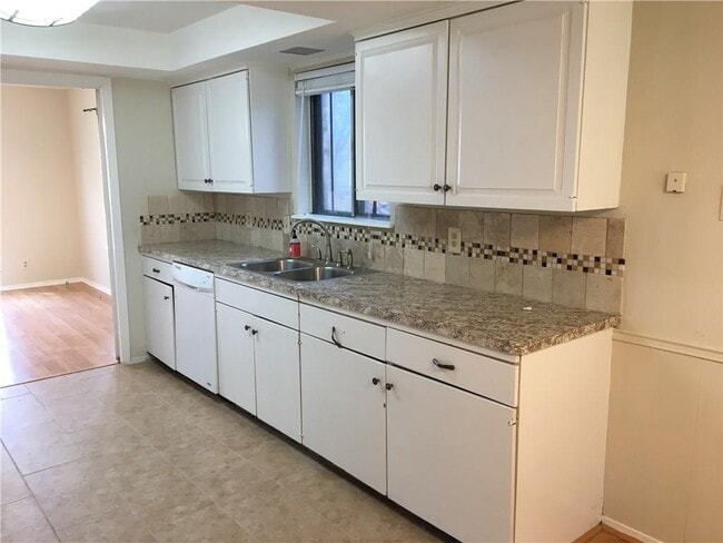 Foto del edificio - 1705 Pebble Brook Dr