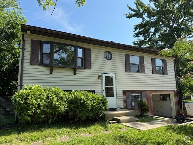 Building Photo - 2845 Brampton Dr