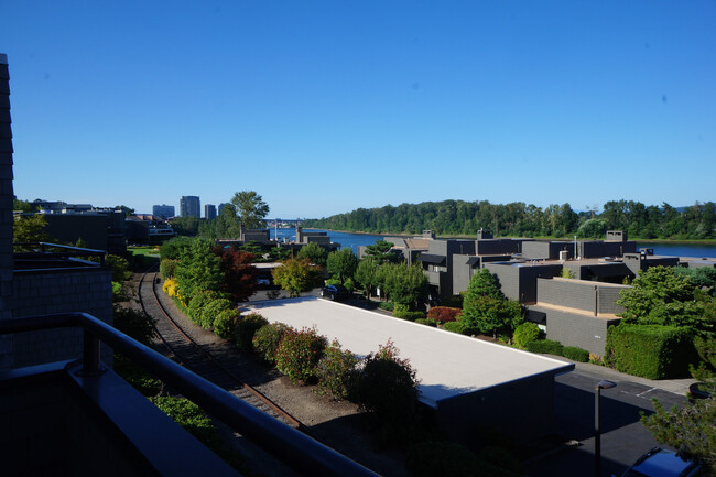 Building Photo - Fabulous SW Portland Waterfront 2 bedroom ...