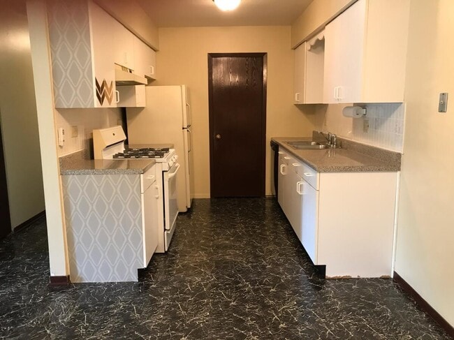 Building Photo - 413 Kiowa Cir