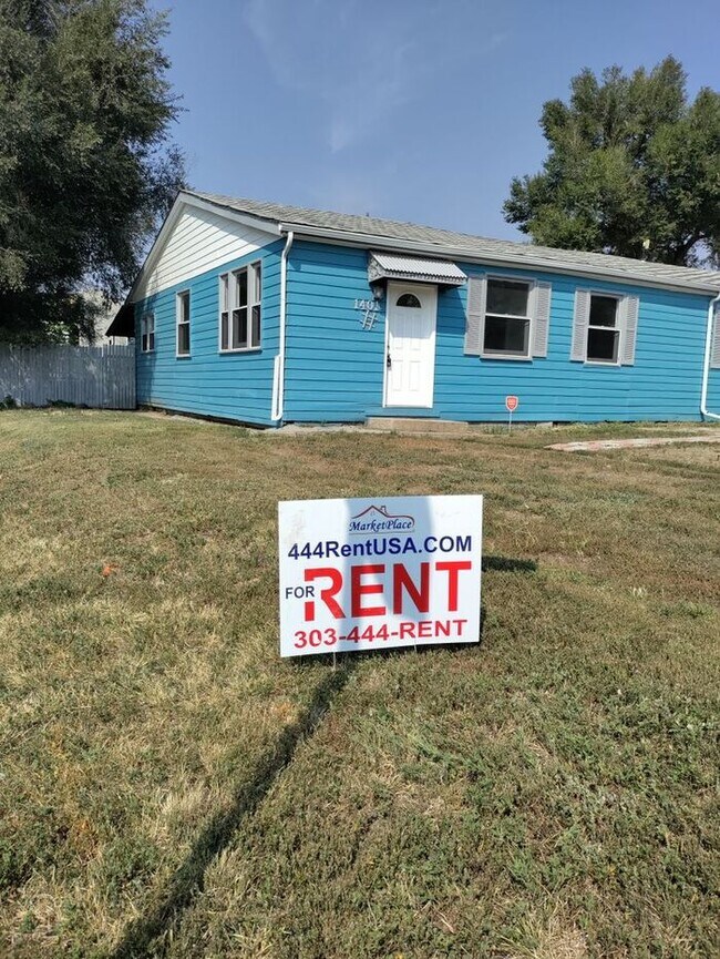 Building Photo - Duplex located just 10 minutes from downtown!