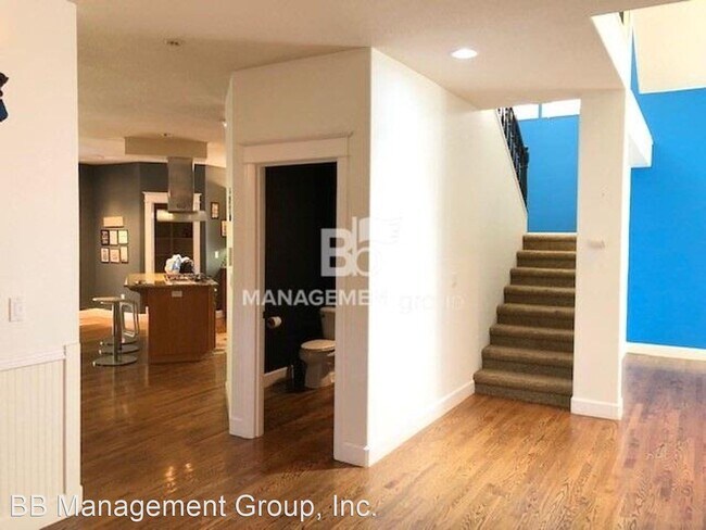 Building Photo - 4 br, 2.5 bath House - 11423 NW Kearney St...