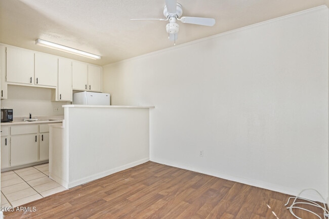 Building Photo - 810 E Colter St