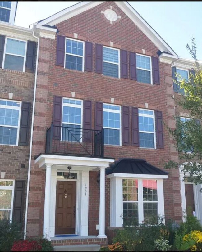 Building Photo - 1903 Old Brick Rd, Glen Allen, VA 23060