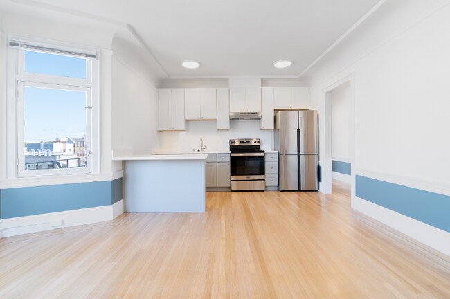 Building Photo - 670 Lombard St